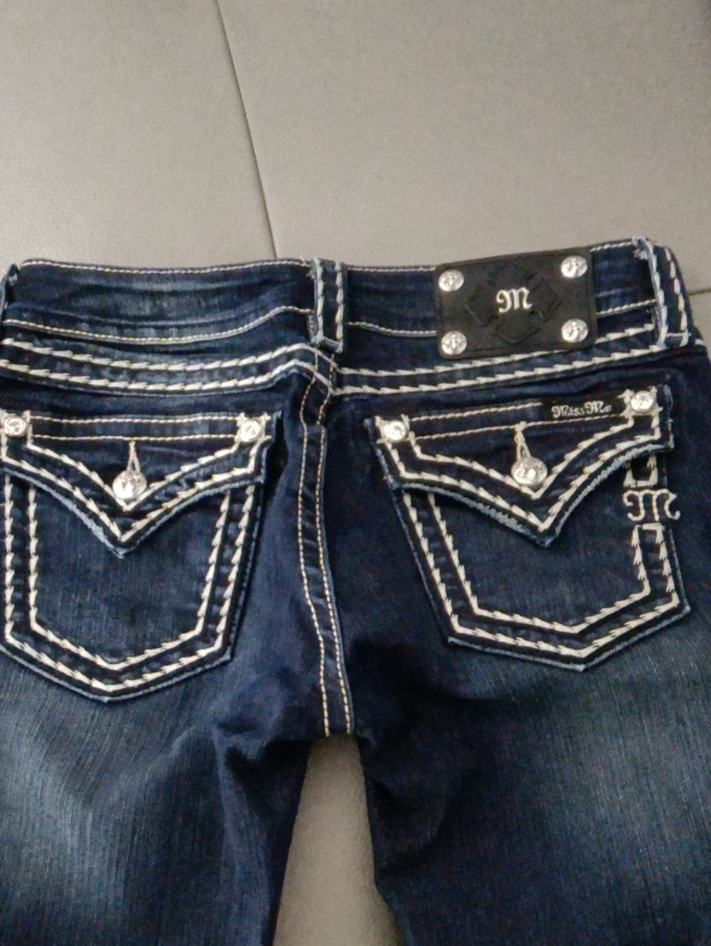 MISS ME Dark Blue Capri Jeans with Contrast Stitching - NWOT